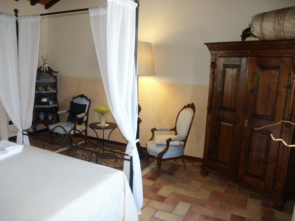 La Morosa Hostal Castel Rigone Exterior foto